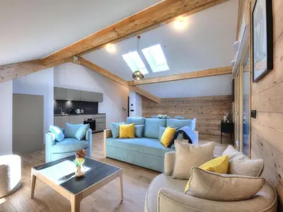 a living room with blue couches and a table at 3 pièces avec balcon, proche centre et télécabine, animaux admis - FR-1-663-50 in Saint-Gervais-les-Bains