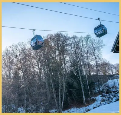 two gondolas on a ski lift in the snow at Studio La Piste Verte I Saint-Gervais in Saint-Gervais-les-Bains