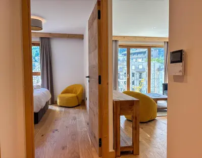 a room with a room with a table and a bed at Le Yeti (4 Pers) in Chamonix-Mont-Blanc