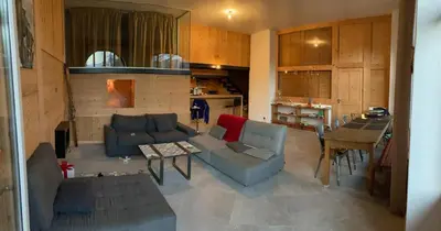 a living room with a couch and a table at Grand appartement familial in Combloux