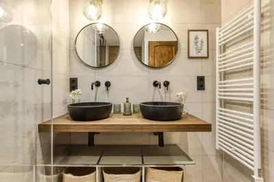 a bathroom with two sinks and two mirrors at T3 Argentière in Chamonix-Mont-Blanc