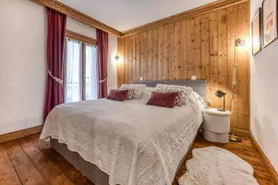 a bedroom with a large bed and a window at T3 Argentière in Chamonix-Mont-Blanc