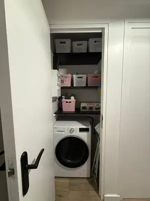 a laundry room with a washer and dryer at Appartement 1 chambre, balcon, vue montagne, aux pieds des pistes in Les Houches