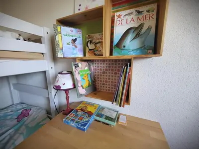 a childs bedroom with a book shelf and books at Jardins Alpins A N 20 - 2P6 in Morillon