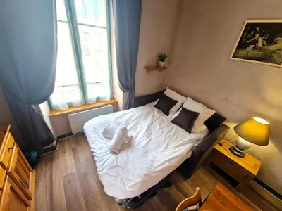 a bedroom with a bed with white sheets and pillows at Appartement Lyret, Chamonix Centre, 4 personnes in Chamonix-Mont-Blanc