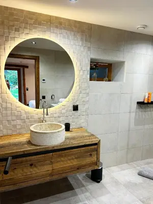 a bathroom with a sink and a mirror at Le point de vue in Chamonix-Mont-Blanc