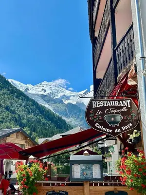 a sign for a restaurant in front of a mountain at Le Perchoir d'Edmond in Chamonix-Mont-Blanc
