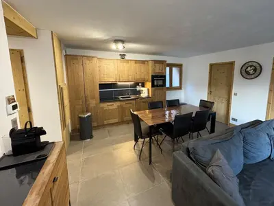a living room with a couch and a dining room table at Joli appartement 2 chambres Belle Vue, Les Houches in Les Houches