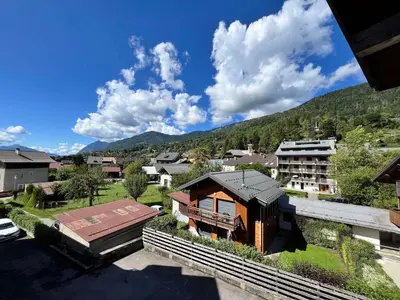 a house with a roof on top of a building at Studio cosy au centre de Samoëns, animaux acceptés - FR-1-624-183 in Samoëns