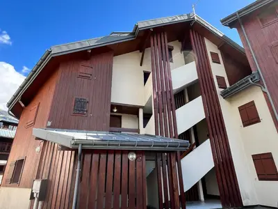 an apartment building with a gambrel roof at Studio cosy au centre de Samoëns, animaux acceptés - FR-1-624-183 in Samoëns
