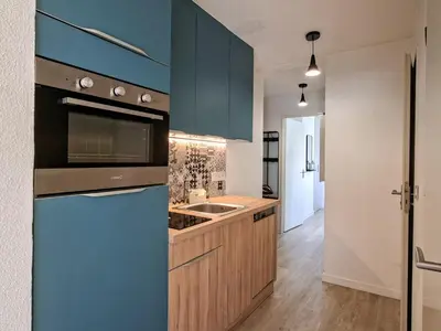 a kitchen with blue cabinets and a sink at Appartement rénové 3 pièces · Balcon sud · WIFI gratuit · Flaine Forêt - FR-1-425-236 in Arâches-la-Frasse