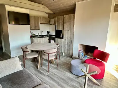 a kitchen and living room with a table and chairs at Séjour lumineux avec vue sur les cimes in Megève