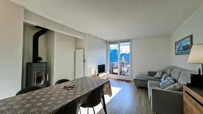 a living room with a couch and a table with chairs at Résidence Doris - Appartement rénové · Centre station · Balcon · WIFI gratuit MAE-4483 in Magland