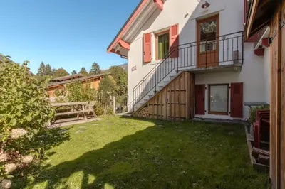 a view of the backyard of a house at Le Nevada - Duplex T4 Proche Centre in Chamonix-Mont-Blanc