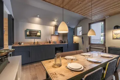 a kitchen and dining room with a table and chairs at Le Nevada - Duplex T4 Proche Centre in Chamonix-Mont-Blanc