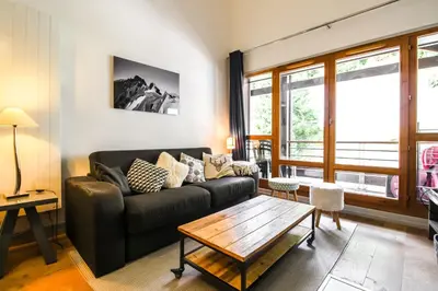 a living room with a couch and a table at Unique appartement 2 chambres derniere etage Les Terrasses dEos in Flaine