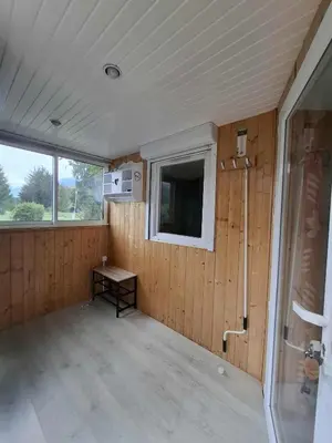an empty room with a shower and a window at Mobil home 4 personnes au pied du Grand Massif à Samoëns in Samoëns