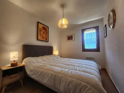 a bedroom with a large bed and a window at T3 calme à Samoëns, proche centre, WIFI, parking privé - FR-1-629-150 in Samoëns