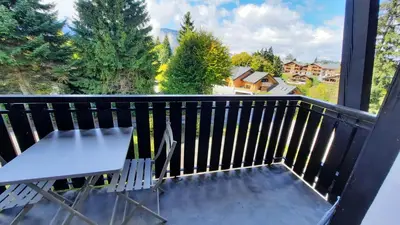 a table and chair on a balcony with a view at NEW - Le Splendid' - Duplex standing rénové 6-8 pers in Arâches-la-Frasse