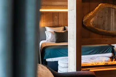 a room with two bunk beds in a cabin at Chalet L'Écrin de Megève in Megève