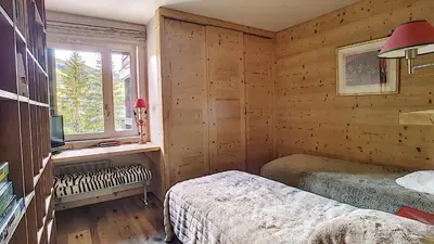 a bedroom with two beds and a window at 1 RR6169 - Rochebrune- proche pistes in Megève