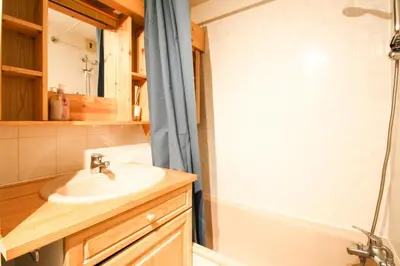a bathroom with a sink and a shower at Joli T2 Flaine Foret, oriente sud, linge & menage compris in Flaine