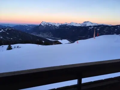 a view of a snow covered slope with mountains at Studio confortable pour 5 personnes à Samoëns - FR-1-846-13 in Samoëns