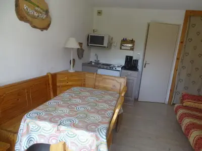 a room with a bed and a kitchen with a table at Studio cosy pour 4 à Samoëns - FR-1-846-22 in Samoëns