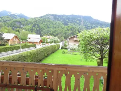 a balcony with a view of a yard at Maison conviviale à Samoëns - 2 chambres, Wi-Fi, pour 6 personnes - FR-1-846-29 in Samoëns
