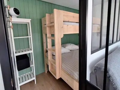 a bunk bed in a room with a bunk bedscribed at Appartement 4 pers. 1 ch. avec lave-linge à Samoëns - FR-1-846-37 in Samoëns