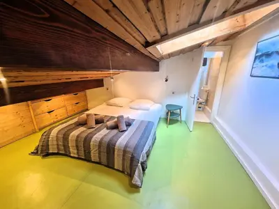 a bedroom with a bed in a room at Appartement Phoebe, Chamonix Centre in Chamonix-Mont-Blanc