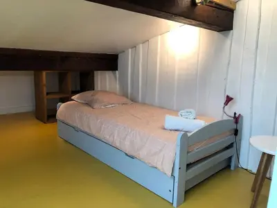 a small bed in a room with at Appartement Phoebe, Chamonix Centre in Chamonix-Mont-Blanc