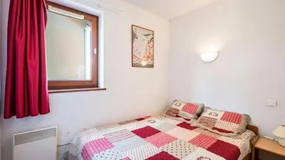 a small bedroom with a bed and a window at Les Eterlous N24 2P6 in Morillon