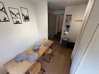 a wooden table with chairs and a dining room at Studio avec mezzanine, balcon et parking privé - Animaux acceptés - FR-1-836-9 in Arâches-la-Frasse