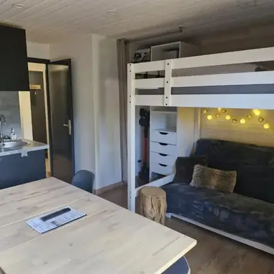 Studio rénové pour 4 au pied de la piste de luge - FR-1-836-13
