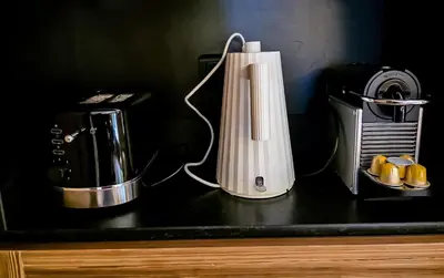 a counter with a coffee maker and a blender at Le Majestic - Proche pistes et centre ville in Megève