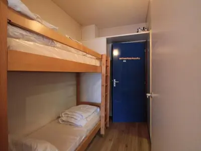 a room with two bunk beds and a blue door at Studio cosy 4 pers, 300m des pistes, Flaine - FR-1-687-97 in Arâches-la-Frasse