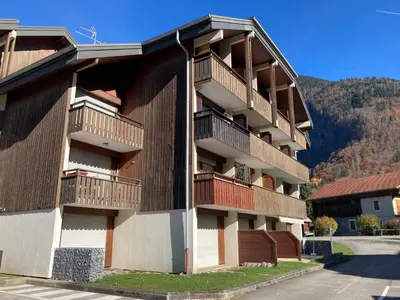 a building with balconies on the side of it at Charmant T2 Mezzanine au centre - Animaux acceptés - FR-1-624-187 in Samoëns