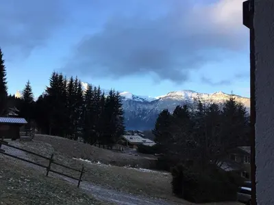 a view of a mountain range with snow covered mountains at Appartement 3 pièces - 6 pers. - Pied de piste avec garage - FR-1-836-14 in Arâches-la-Frasse
