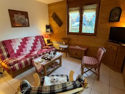a living room with a couch and a table at Appart spacieux 6 pers Samoëns avec animaux admis - FR-1-629-151 in Samoëns
