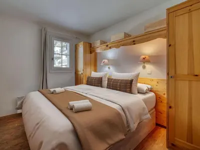 a bedroom with a large bed in a room at Appartement cosy à Saint-Gervais, proche télécabine, parking inclus - FR-1-663-57 in Saint-Gervais-les-Bains