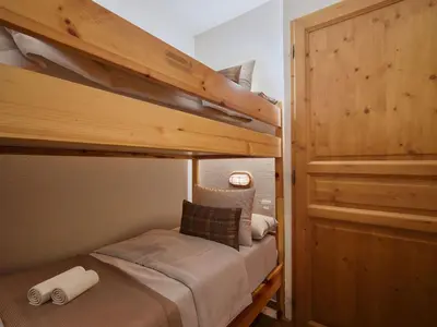 a bedroom with two bunk beds in a room at Appartement cosy à Saint-Gervais, proche télécabine, parking inclus - FR-1-663-57 in Saint-Gervais-les-Bains