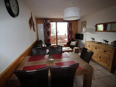 a kitchen and dining room with a table and chairs at Appartement 2 chambres, pied de piste, parking, 6 personnes - FR-1-836-18 in Arâches-la-Frasse