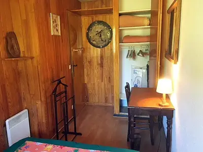 a room with a table and a room with a hallway at Appartement 2 chambres - 6 pers - Centre station - FR-1-836-17 in Arâches-la-Frasse