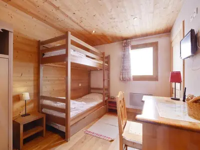 a room with two bunk beds and a desk at Spacieux appartement 96 m² à Flaine Hameau avec piscine et parking - FR-1-687-119 in Arâches-la-Frasse