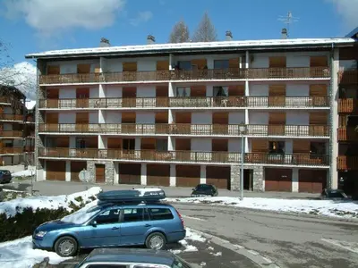 a blue car parked in front of a large building at Appartement central 2 chambres, 6 personnes, Les Carroz d'Arâches - FR-1-836-25 in Arâches-la-Frasse
