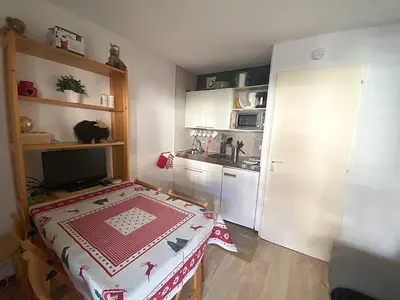 a room with bunk beds in a small room at Studio à Morillon pour 4 pers. proche pistes et commerces - FR-1-815-105 in Morillon