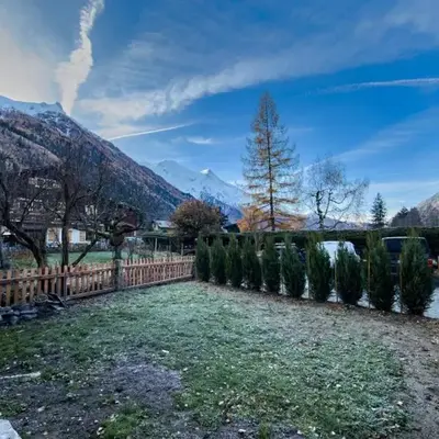 Apartment with garden and proximity to activities