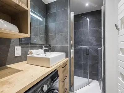 a bathroom with a sink and a shower at White Dream - Vue et confort en centre-ville in Chamonix-Mont-Blanc