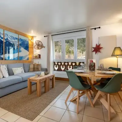 Cozy Sleeps 4 Mountain view 300m lift